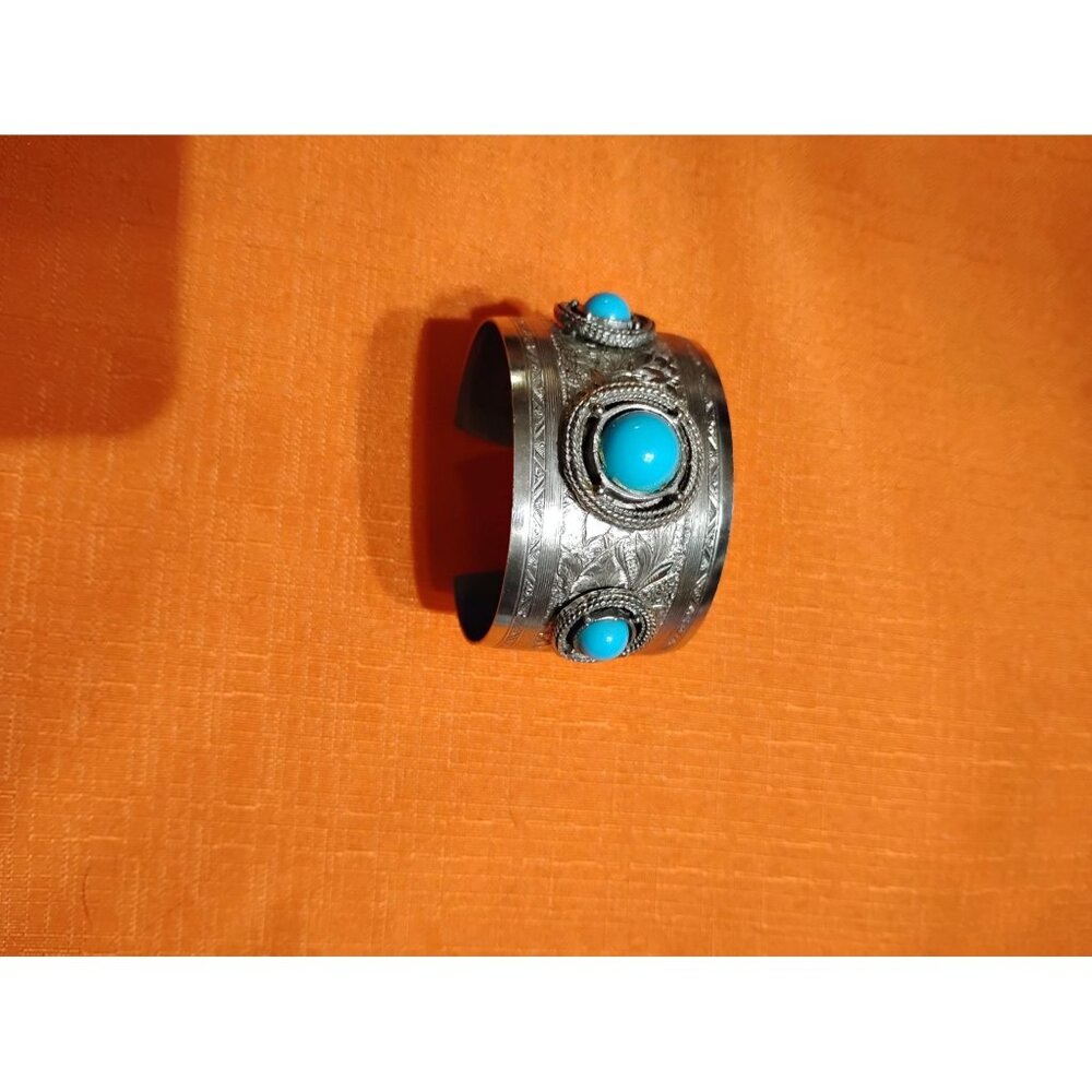 Silver tone bracelet with blue beads decor, engravings on it, southwestern   J-2
